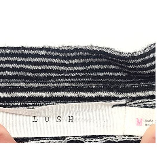 Lush grey stripe tie front crop top women's medium - Picture 3 of 4